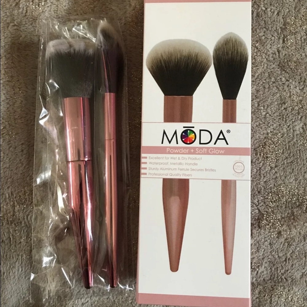Dup makeup brushes